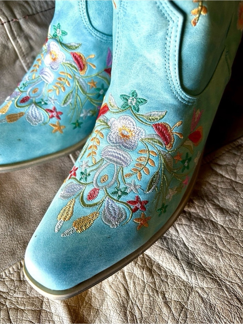 Turquoise Embroidered Western Cowgirl Boots – Wide Calf, Pointed Toe – 10.5 - Picture 4 of 12